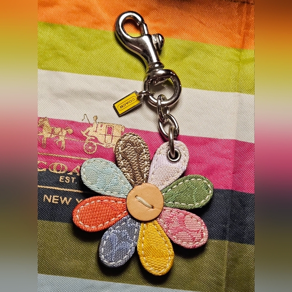 Coach Y2K Daisy Flower Bag Charm Japan Exclusive - Picture 1 of 4